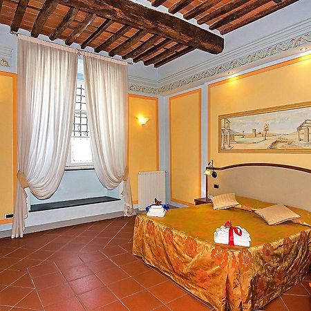 Dimora Dei Guelfi Luxury Rooms Лука Екстериор снимка