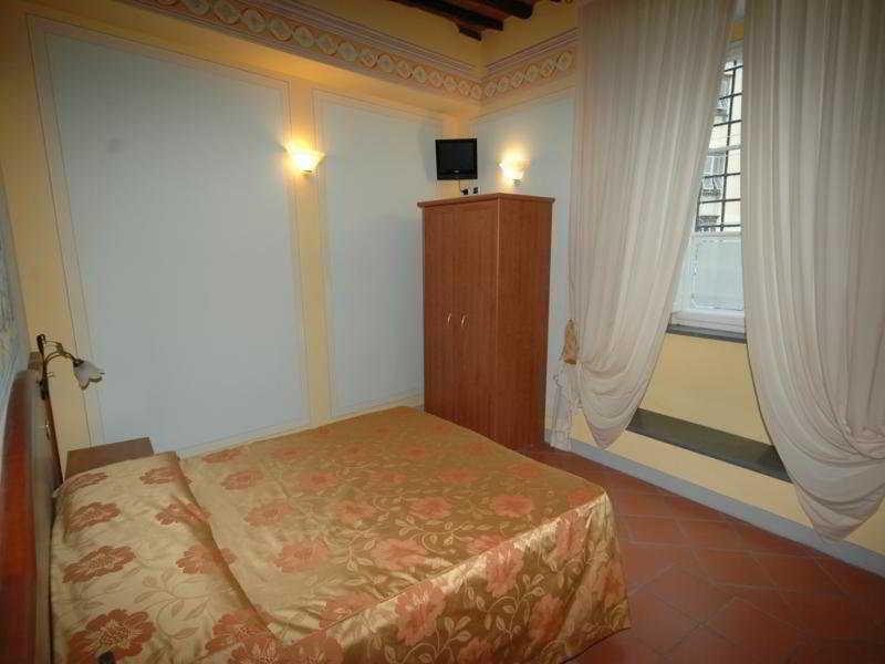 Dimora Dei Guelfi Luxury Rooms Лука Екстериор снимка