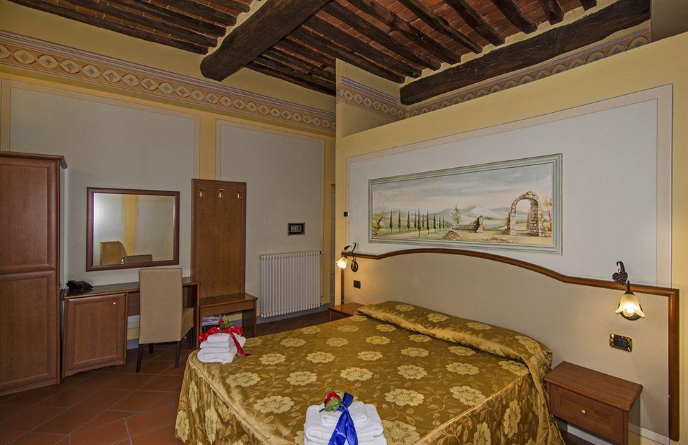 Dimora Dei Guelfi Luxury Rooms Лука Екстериор снимка