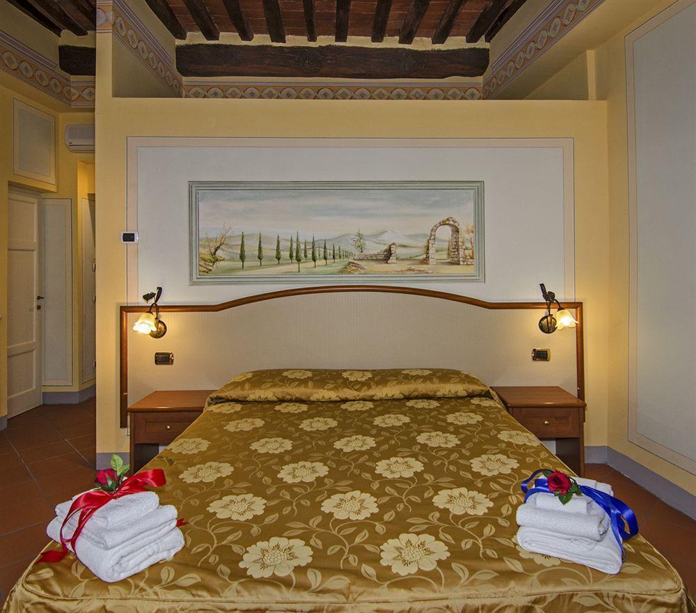 Dimora Dei Guelfi Luxury Rooms Лука Екстериор снимка