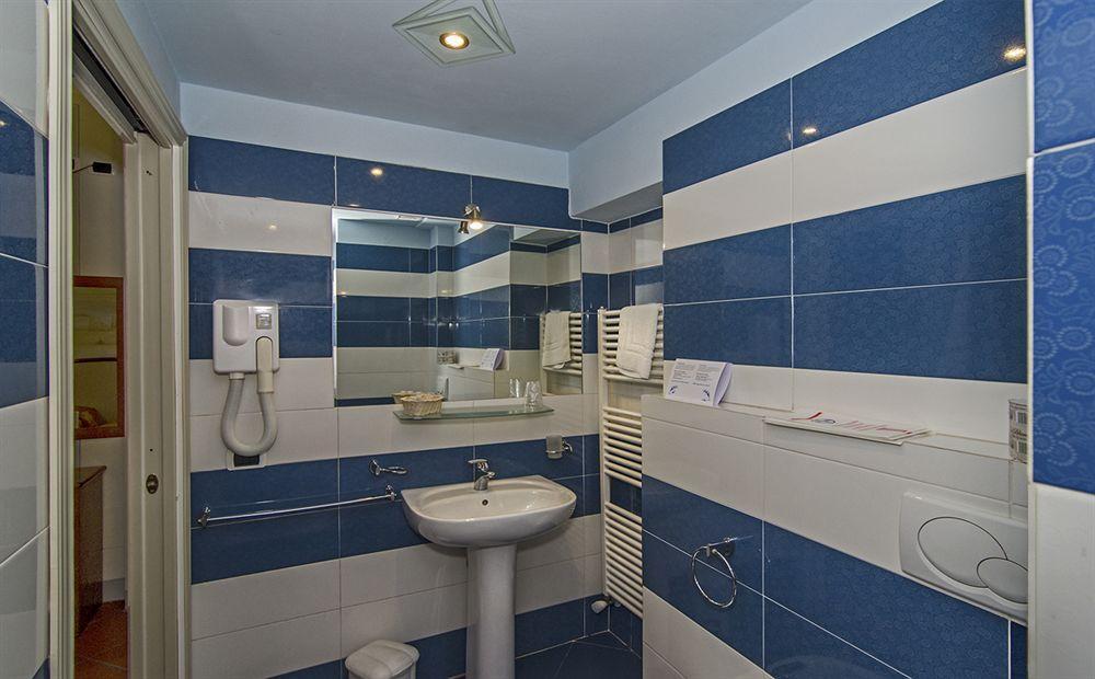 Dimora Dei Guelfi Luxury Rooms Лука Екстериор снимка