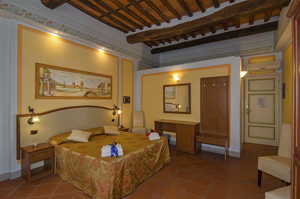 Dimora Dei Guelfi Luxury Rooms Лука Екстериор снимка