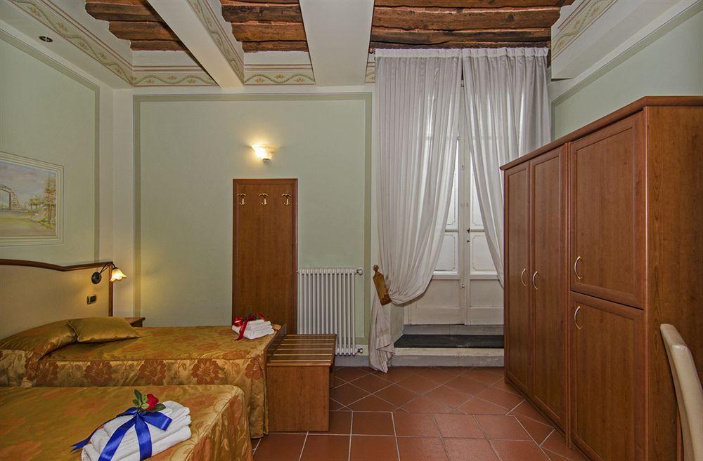 Dimora Dei Guelfi Luxury Rooms Лука Екстериор снимка