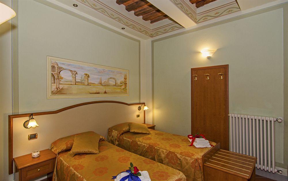 Dimora Dei Guelfi Luxury Rooms Лука Екстериор снимка