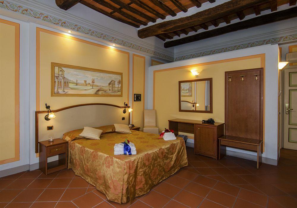 Dimora Dei Guelfi Luxury Rooms Лука Екстериор снимка