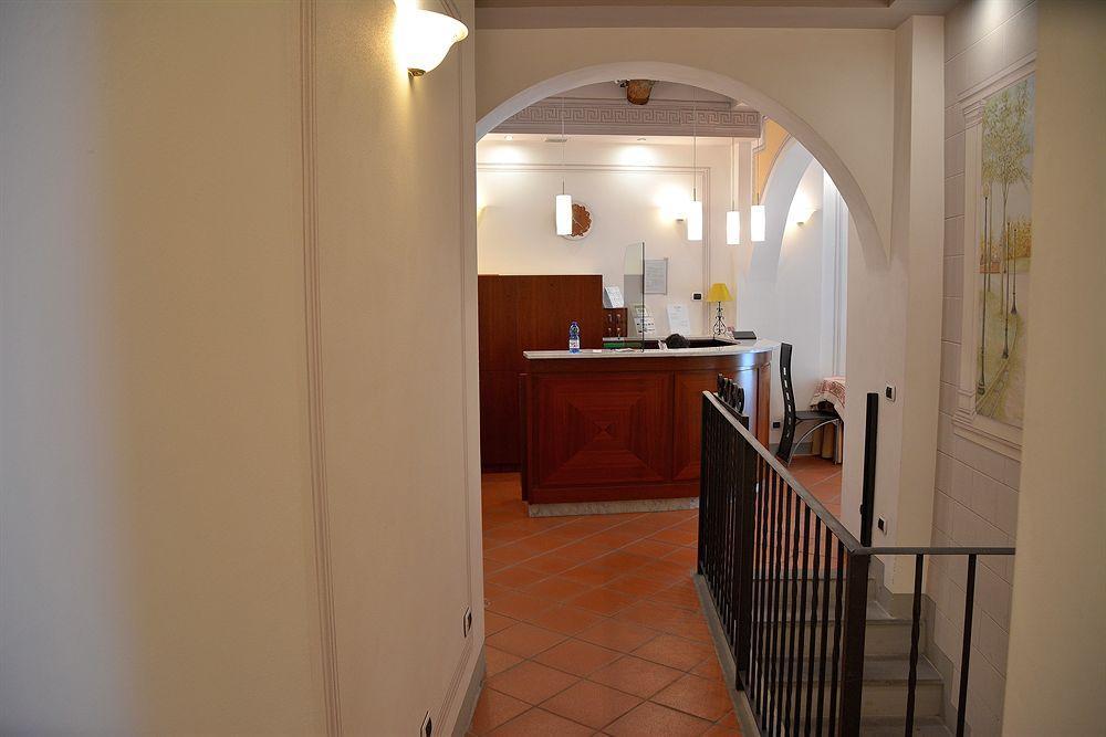 Dimora Dei Guelfi Luxury Rooms Лука Екстериор снимка