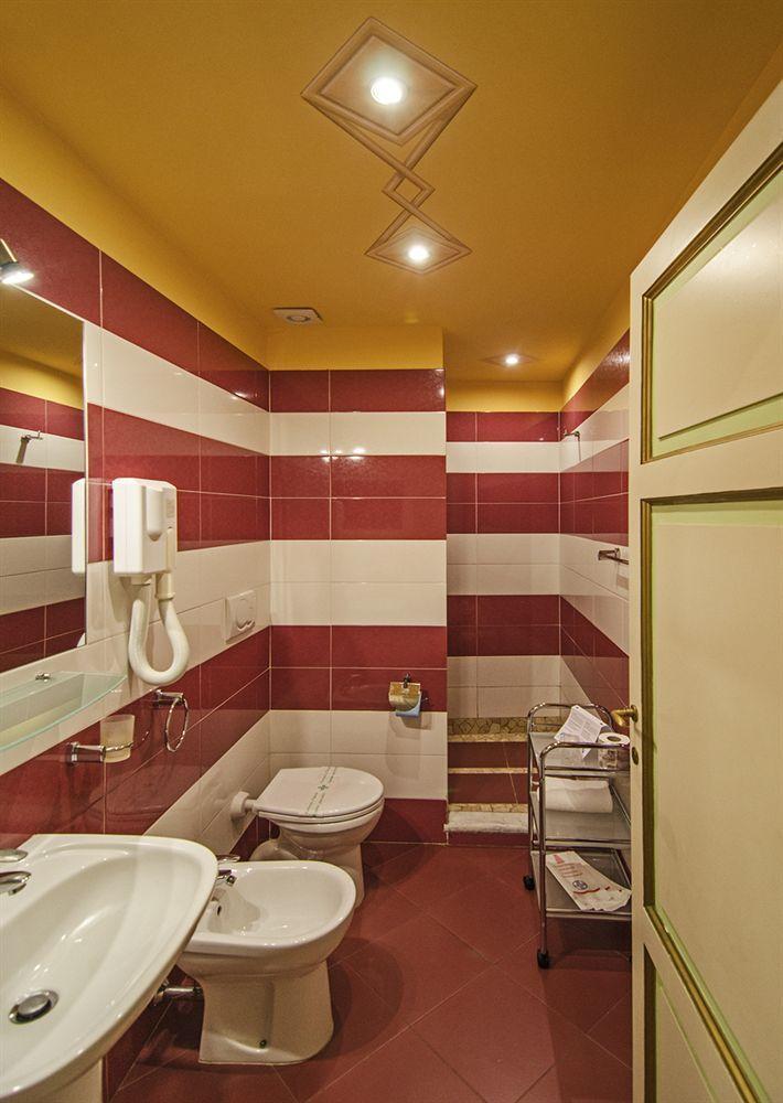 Dimora Dei Guelfi Luxury Rooms Лука Екстериор снимка