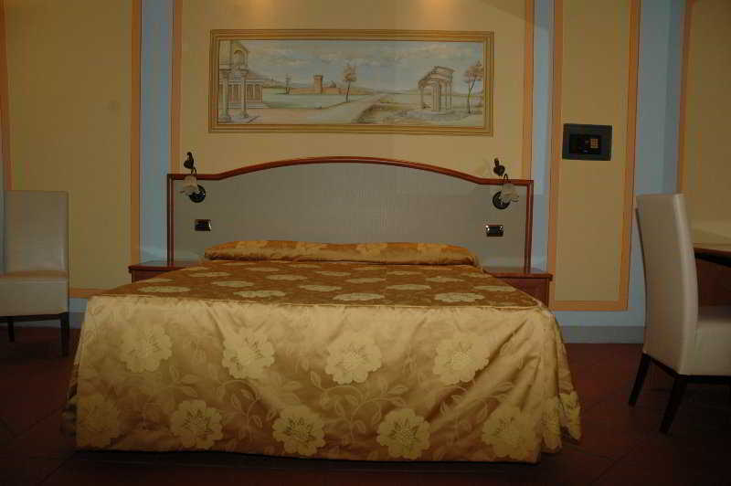 Dimora Dei Guelfi Luxury Rooms Лука Екстериор снимка