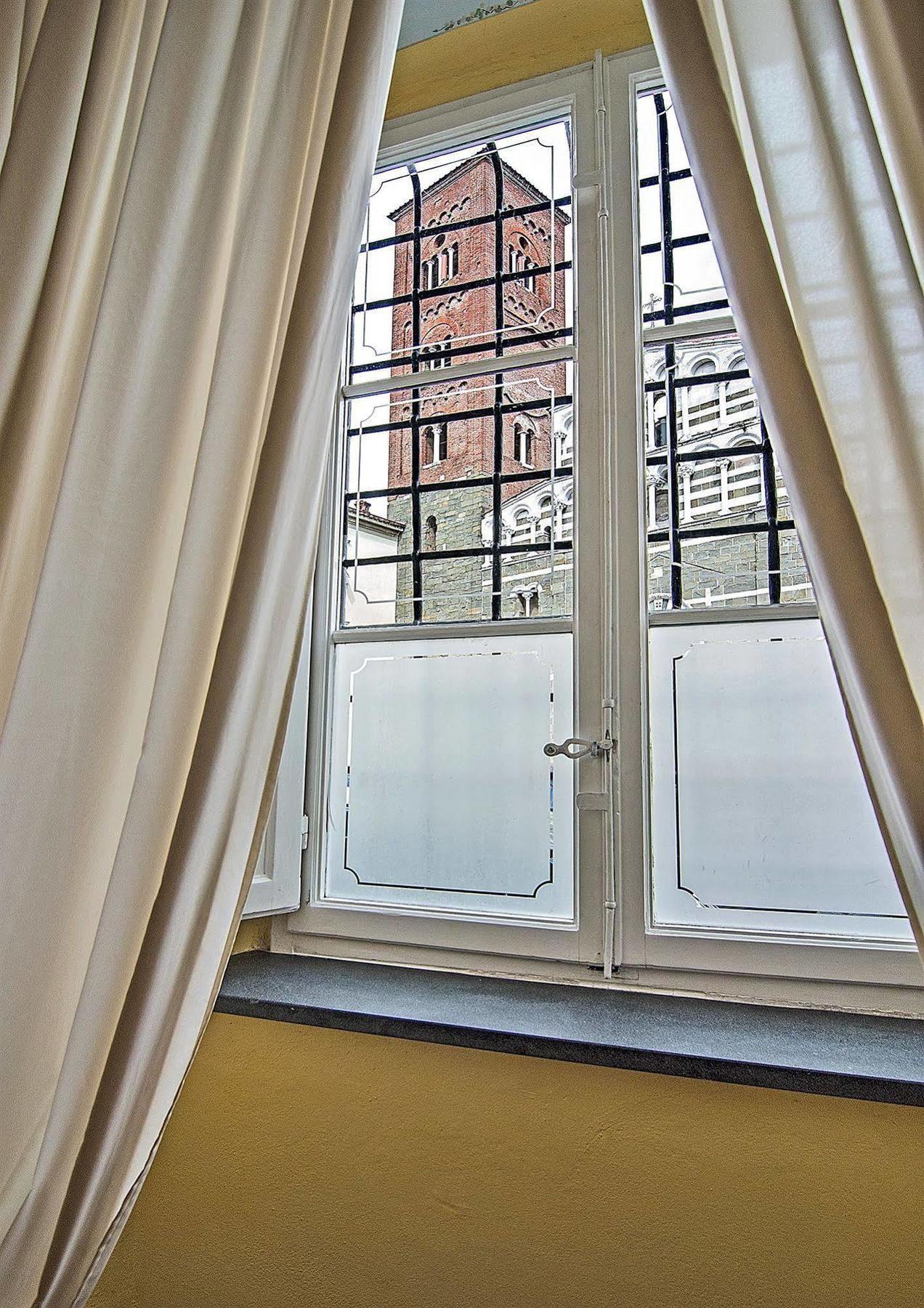 Dimora Dei Guelfi Luxury Rooms Лука Екстериор снимка