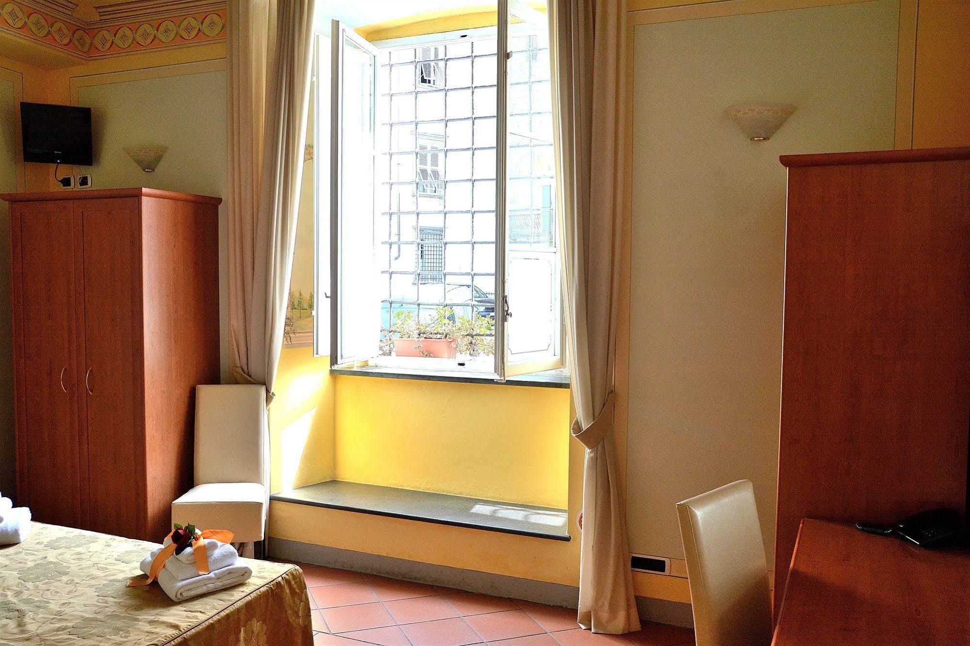 Dimora Dei Guelfi Luxury Rooms Лука Екстериор снимка