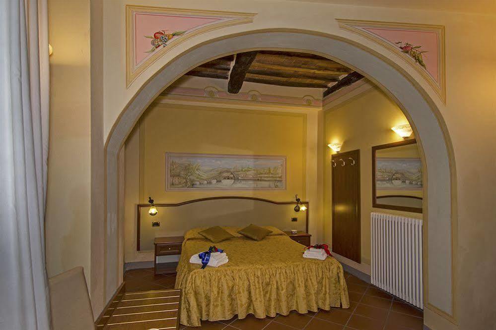 Dimora Dei Guelfi Luxury Rooms Лука Екстериор снимка
