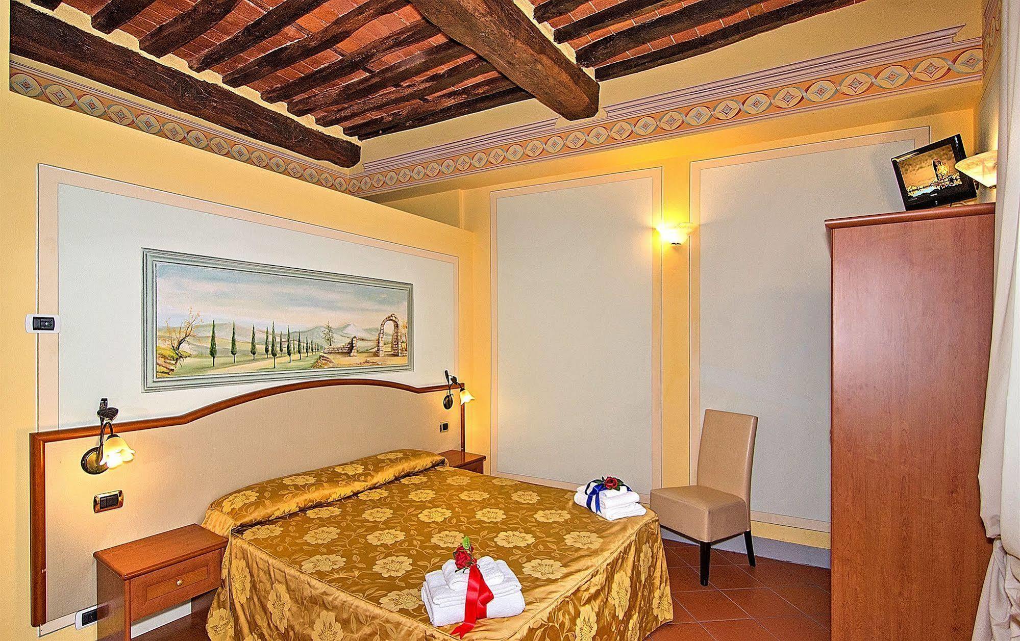 Dimora Dei Guelfi Luxury Rooms Лука Екстериор снимка