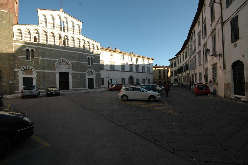 Dimora Dei Guelfi Luxury Rooms Лука Екстериор снимка