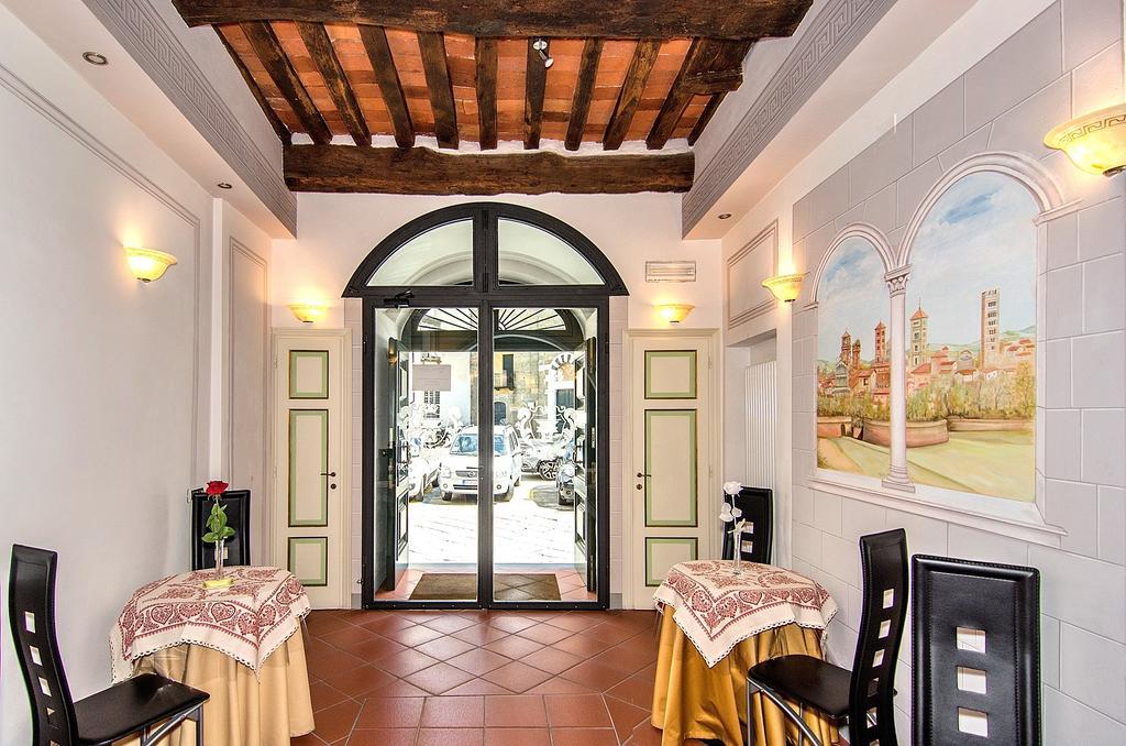 Dimora Dei Guelfi Luxury Rooms Лука Екстериор снимка