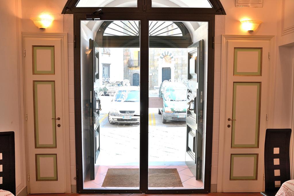 Dimora Dei Guelfi Luxury Rooms Лука Екстериор снимка
