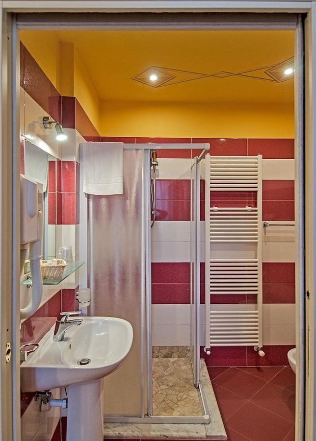 Dimora Dei Guelfi Luxury Rooms Лука Екстериор снимка